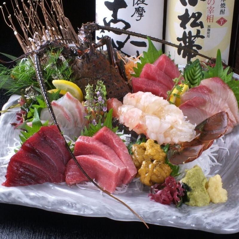 独自のルートから厳選選定した海の幸を料理長の目利きで仕入れ！