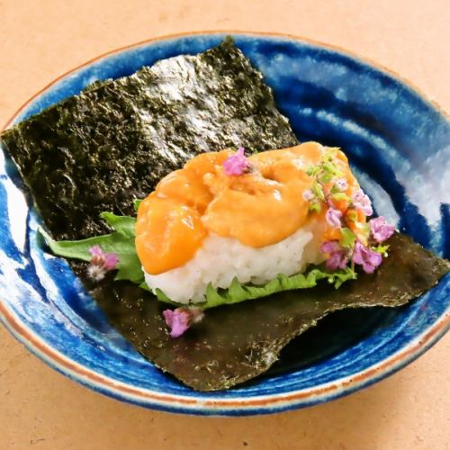 Sea urchin hand roll