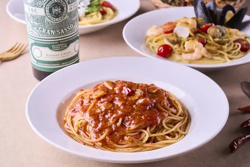 Tomato and garlic: A piping hot Italian dish toast! ☆ Freshly made, it pairs perfectly with wine or beer♪