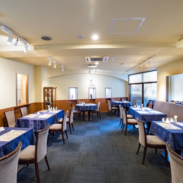 県庁前駅からほど近い場所に位置する当店は、都会の喧騒を忘れさせるような落ち着いた雰囲気が自慢です♪モダンなデザインの店内は、上品で洗練されており、ゆったりと流れる時間の中で本格的な香港料理をご堪能いただけます！