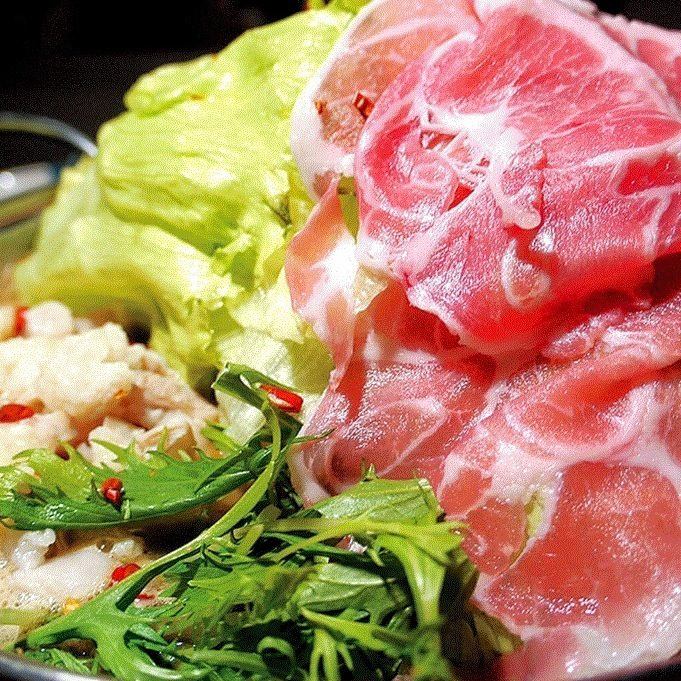 当店自慢の【もつレタしゃぶ鍋】〆まで楽しめて、お腹も大満足◎
