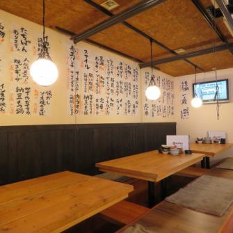 [2 to 16 people] We have small raised seats with horigotatsu tables where you can relax without worrying about your surroundings.It is also possible to divide the room according to the number of users from 2 to 16 people.