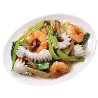 季節野菜とエビ、イカ炒め