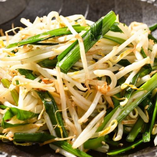 Stir-fried Chinese chive sprouts