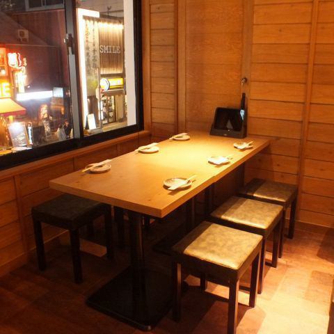 [二樓座位]約會，saku飲料，小團體飲料◎舒適的空間，可用於私人和企業宴會◎最多可容納40人♪請隨時聯繫我們的大型和小型宴會，包機！