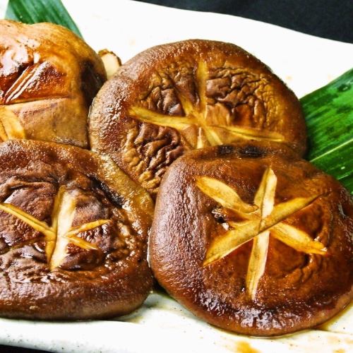 Charcoal grilled shiitake mushrooms (4 pieces)