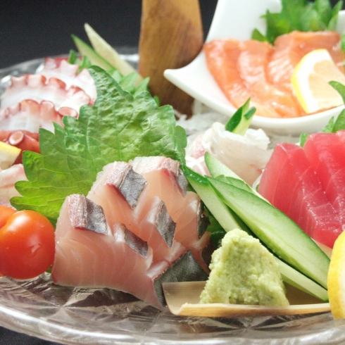 Every morning, fresh sashimi from the Central Wholesale Market is served as sashimi ☆ Assorted