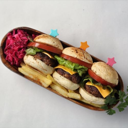 Mini burger prepared with Hida beef