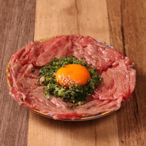 A5黒毛和牛の炙りユッケ　トリュフソース