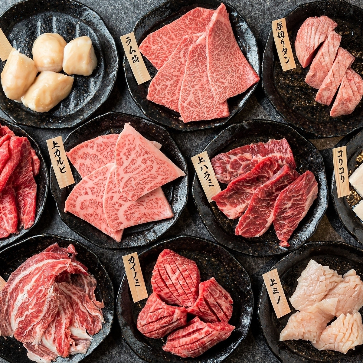Yakiniku Gobu 位於新京橋商店街內，從京橋站搭乘所有路線約 6 分鐘即可抵達！
