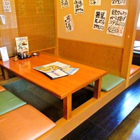 We have tatami and sunken kotatsu seats! Great for family meals and banquets.