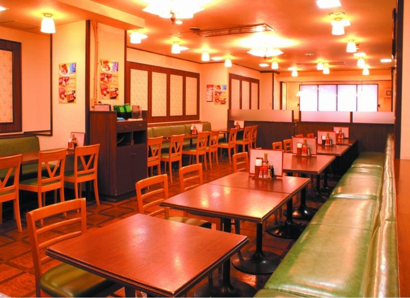 It is a family restaurant that can be widely used for dining with family and friends, and for meetings.