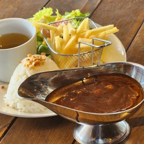 【平日限定】A5ランクの和牛をたっぷり使用したカレープレートランチ