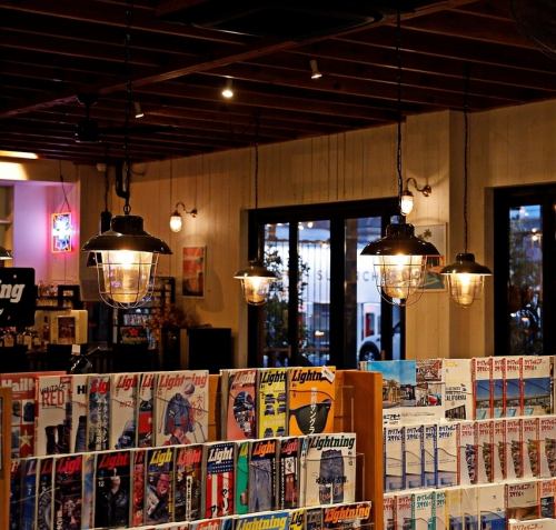 Multipurpose cafe with books and miscellaneous goods