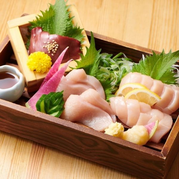 【適合約會】用早雞製作的3種雞肉生魚片。與日本清酒的相容性極佳◎