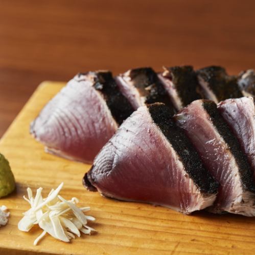 Our proud gem that goes well with sake!! [Specialty] Straw-grilled bonito (half and full)