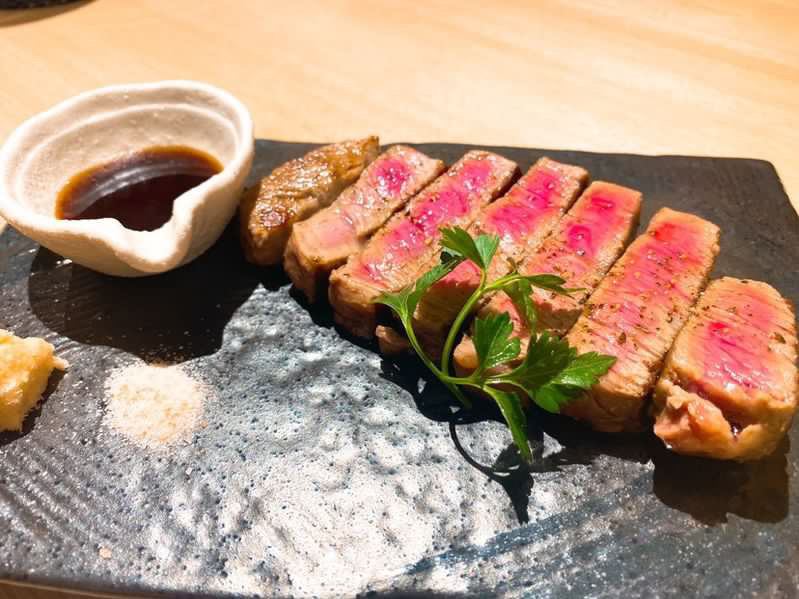 Uses meat grade A4! [Hokkaido Japanese black beef sirloin] 100g 3,380 JPY (incl. tax)