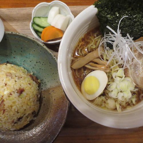 こだわり3種の部位の鶏チャーハン