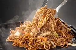 極上　ソース焼きそば　（豚/いか）　各