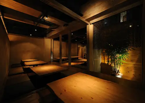 <p>会社宴会など団体使いにも最適。掘りごたつ席は36席までございます。</p>