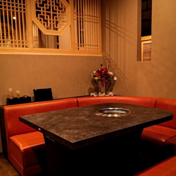 【各種ご宴会利用も大歓迎です！】企業様の忘新年会など大人数でのご宴会も承っております！連結可能な豊富なお席があり、10名様前後の規模のご宴会にも対応可能です◎事前に人数やご予算などをご相談いただければ、貸し切りで思う存分楽しいひとときをご満喫いただくこともできます♪お気軽にお問い合わせくださいませ！