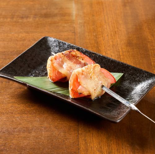 Tomato and meat skewers