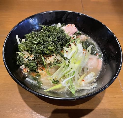 もつ鍋屋の塩ラーメン