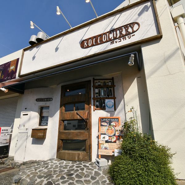 [5-minute walk from Tadaoka Station ★] We also recommend counter seats with a live feeling! A fashionable curry shop that is easy to stop by for crispy drinks and crispy rice, and can also be used for dates ♪ An open kitchen where you can see the cooking scenery, authentic spice curry Enjoy with all five senses ☆ ≪ Nabe Kishiwada Curry Banquet Girls' Association All-you-can-drink meat≫