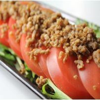 Tomato and minced meat salad