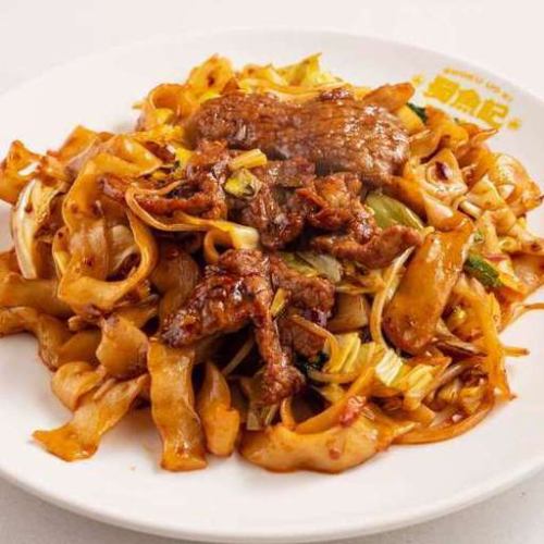 Stir-fried beef and knife-cut noodles