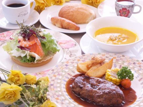 Popular in the morning market lunch menu in Paris ♪ Enjoy a more affordable lunch with a monthly coupon ☆