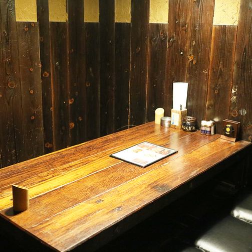 くつろぎながら過ごせるテーブル、お座敷もご用意しております♪