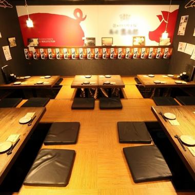 榻榻米包廂最多可容納25人！下沉式暖桌讓您舒適伸展雙腿！所有套餐均包含無限暢飲！我們非常樂意與您探討預算，歡迎隨時與我們聯繫。