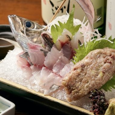 盡享從長崎直接運送的新鮮海鮮。必嚐美食：竹莢魚刺身