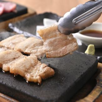 長崎芳寿豚の溶岩焼き〈バラ〉