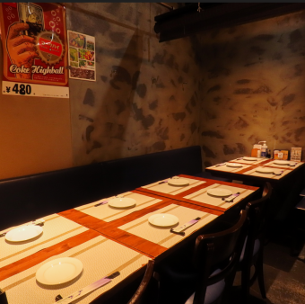 4名様 半個室で、落ち着いてご食事しながら時間を過ごすんです。