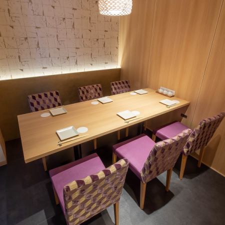 We have a private room for 6 people, which is ideal for girls-only gatherings, family meals, and entertainment.Please enjoy the many creative dishes that we are proud of in a private room where you can relax and relax! Please reserve a popular private room as soon as possible ♪ Private room banquet can be used for up to 40 people ◎