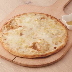 Quattro Formage 4 kinds of cheese pizza