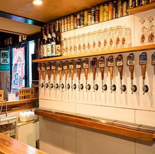 The counter where you can sit in front of the array of craft beers is our special seat! You can immediately enjoy the freshly poured craft beer just after touching the air ◎