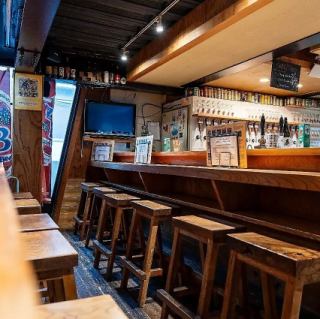 Counter seats are available for individuals, couples, and friends to enjoy drinks and food in a relaxed atmosphere.You can enjoy conversation in a relaxed atmosphere.