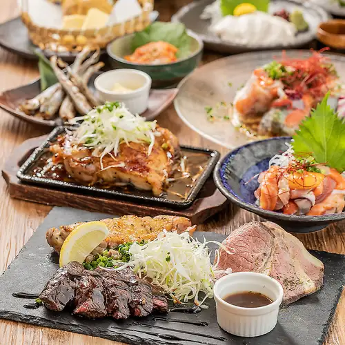 【肉尽くしコース】特製牛たたきやダブルステーキなどで豪華に。2時間飲み放題9品5500円