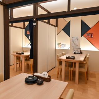 テーブル席は仕切りを外すことができるので、最大24名様までご利用人数に合わせてご対応いたします!!テーブル席をご希望の団体様にも安心!!
