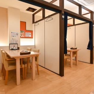 ご利用の人数に合わせて、仕切りを外してお席をご用意いたしますので様々なシーンでご活用ください!