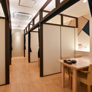 テーブルごとに仕切りがあるため自分たちだけのお時間をお過ごしいただけます!女子会やちょっとしたお祝い事にもおすすめ◎