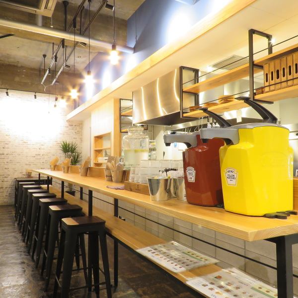We have a counter seat where one person can feel free to relax.Please use it in various situations such as lunchtime and bar time.It is ideal for meals with customers with children and unfriendly friends ♪ Barrier-free is also supported, so please feel free to ask the staff if you have any problems!