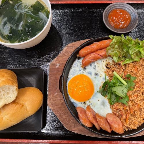 【土・日・祝限定】[ベトナム伝統料理]バインミーチャオ