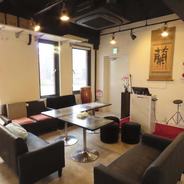 当店では、持ち込み自由で無料のサービスを提供しています。お好きな料理やおつまみを持参して、リラックスした空間で楽しむことができます。自分だけの特別なひとときを演出しながら、心ゆくまでお楽しみください！