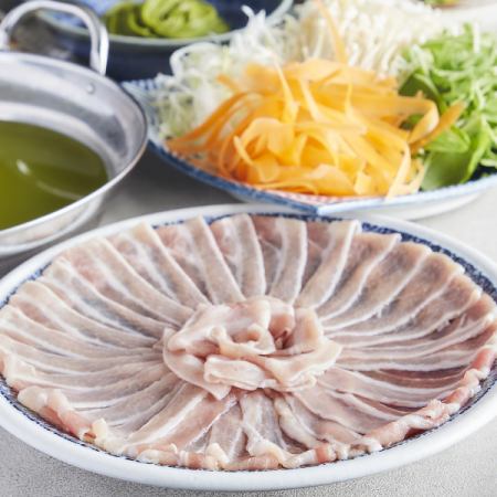 【駿河宴會套餐】主菜是特選豬肉茶涮鍋（全部9道菜，包括3小時無限暢飲5,000日元）