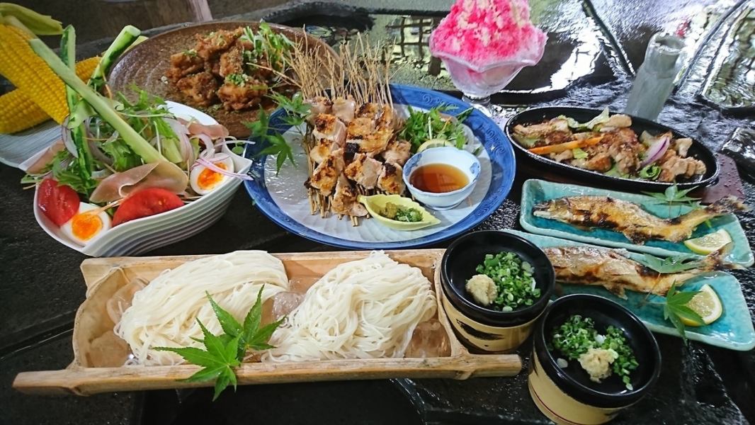 自然の中で楽しむ流しそうめんが美味しい!5月中頃~6月10日頃には蛍も見れます★店外のご利用はネット・お電話共にご予約不可の為直接お店までご来店下さい。