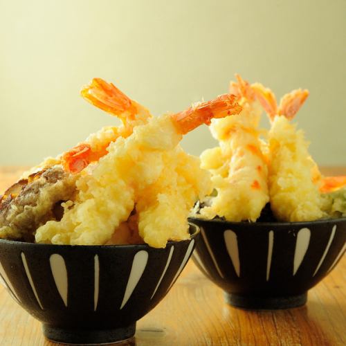 The famous tempura bowl starts from 1000 yen♪ [Food] We are particular about using seasonal ingredients.Taking advantage of the ``bar-likeness''.♪I would love to try the second one as well.